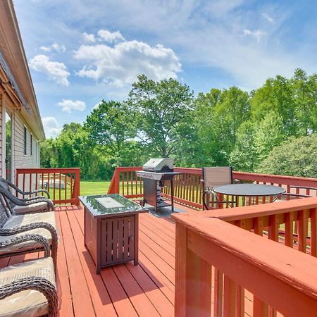 Chatham Getaway With Fireplace, Deck And Gas Grill! Екстериор снимка