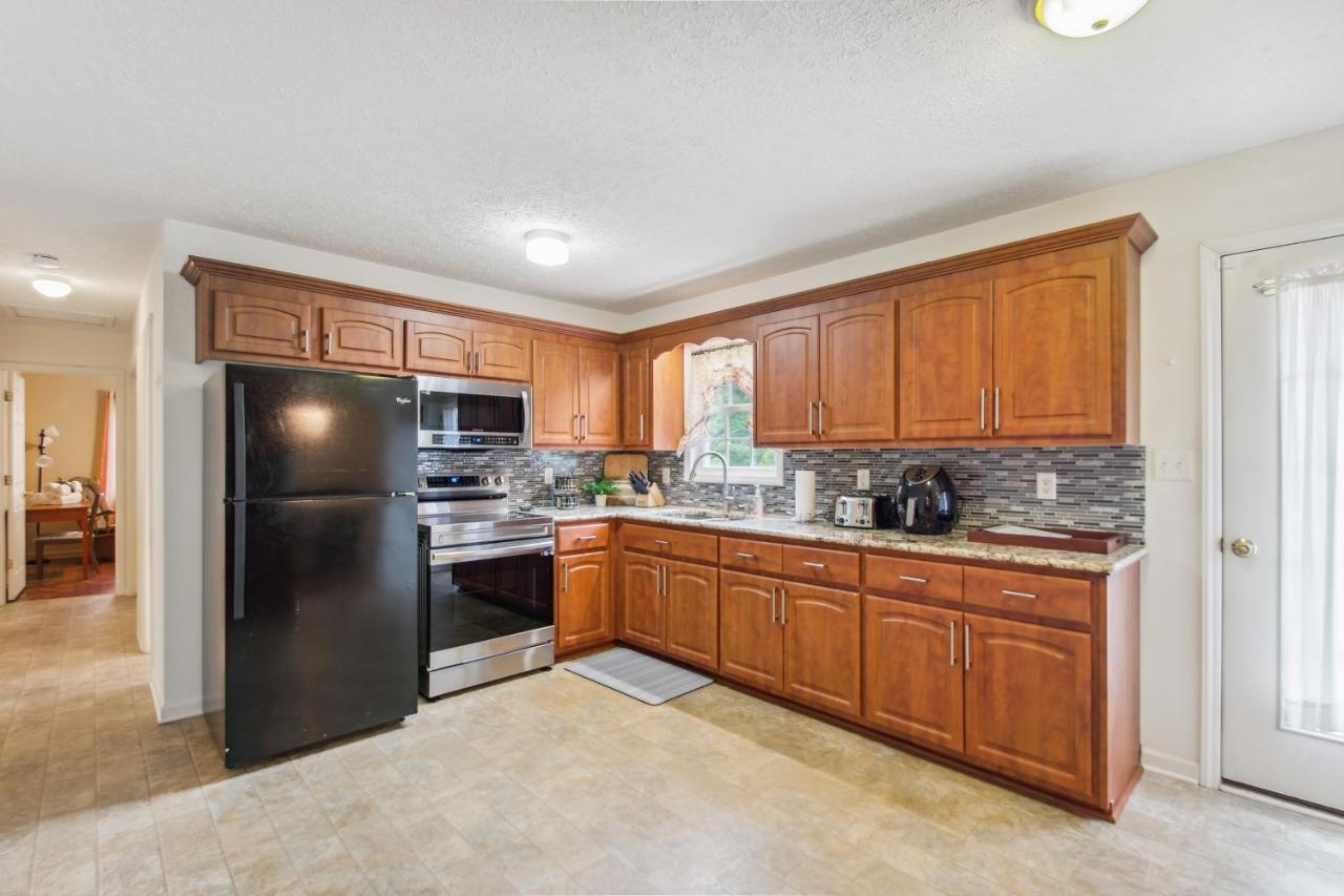Chatham Getaway With Fireplace, Deck And Gas Grill! Екстериор снимка