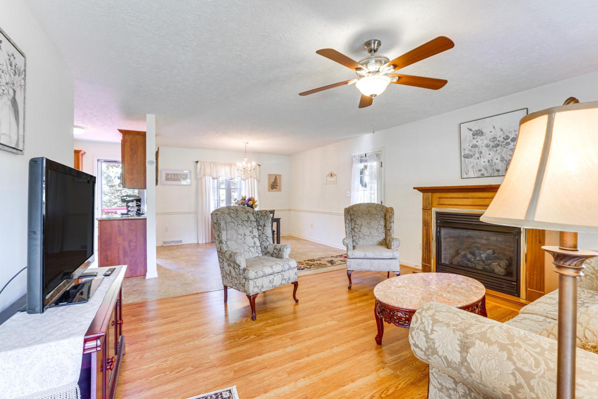 Chatham Getaway With Fireplace, Deck And Gas Grill! Екстериор снимка