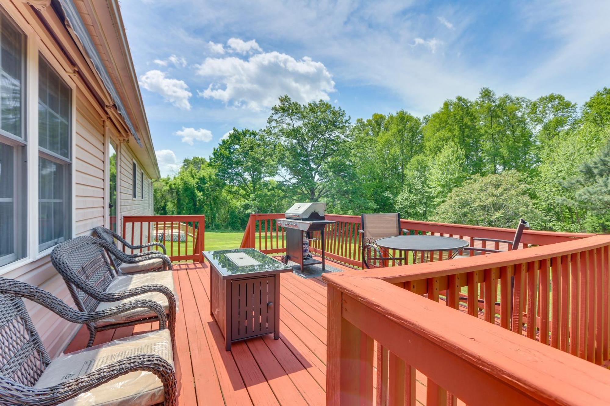 Chatham Getaway With Fireplace, Deck And Gas Grill! Екстериор снимка