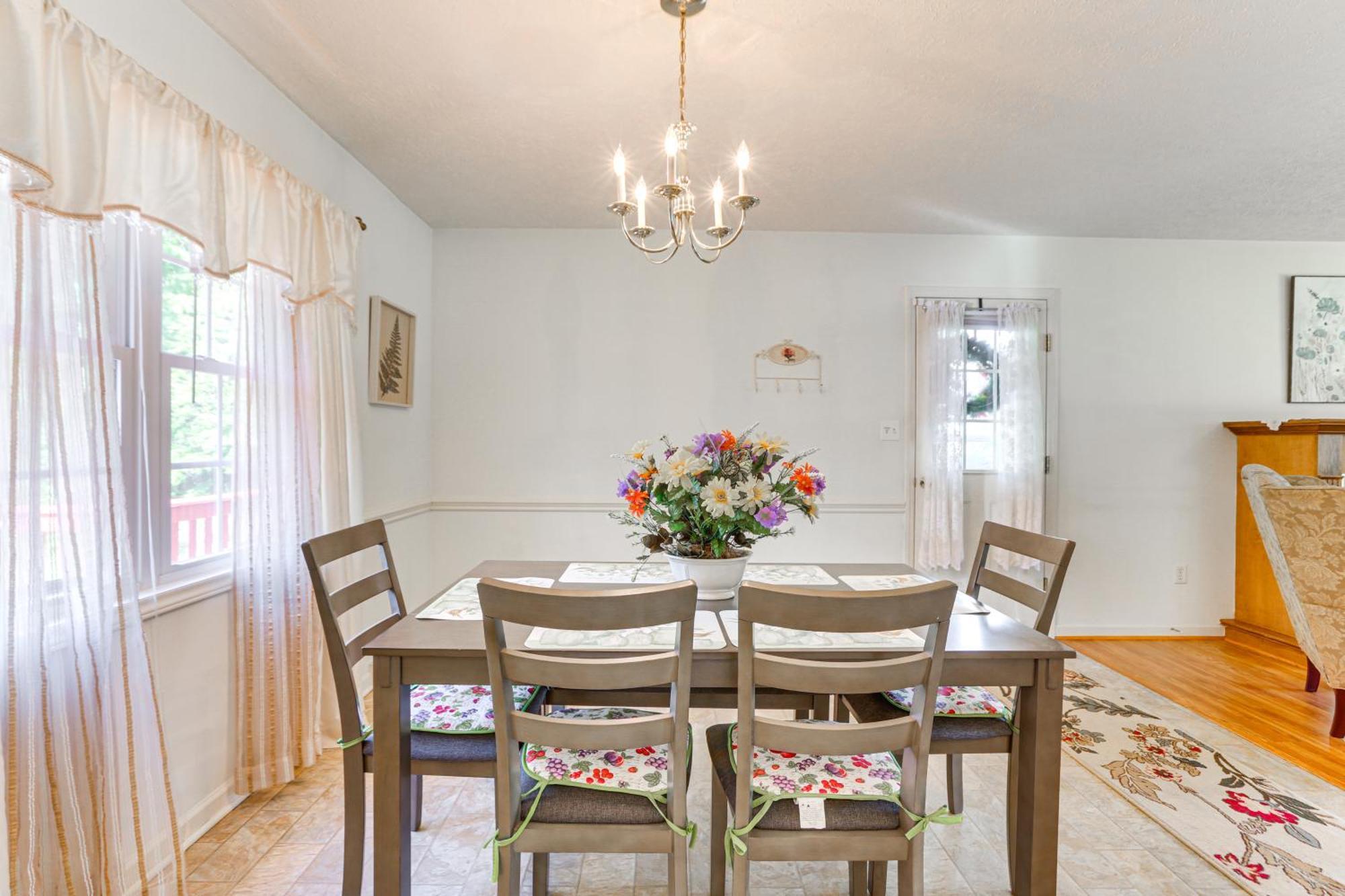 Chatham Getaway With Fireplace, Deck And Gas Grill! Екстериор снимка